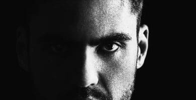 La Evolución de la Industria de los Acompañantes Masculinos: Del Estigma a la Profesionalización 7 Evolución y profesionalización